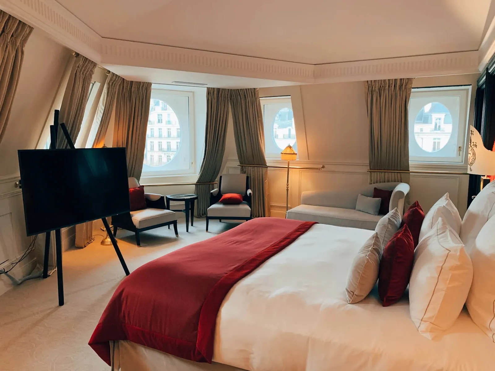 Diploma in Luxury Hospitality Strategy